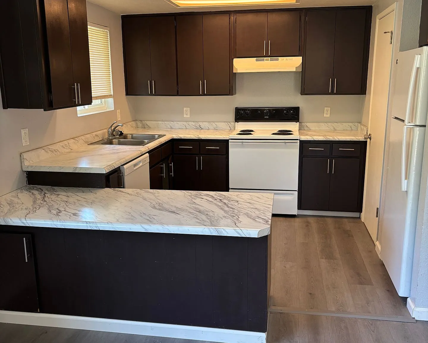450 - Pine Street Apartments — Photo 1