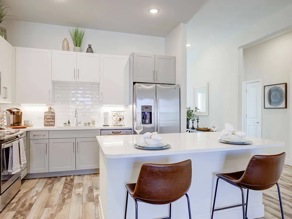 Cottage kitchen island with white color scheme