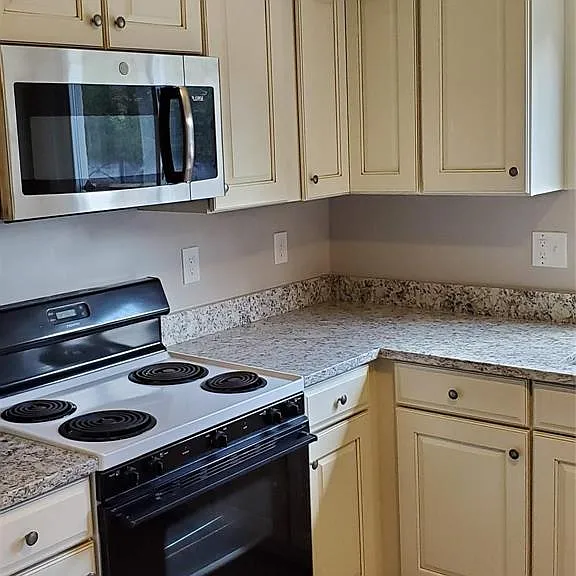 553 N Old Woodward Ave — Photo 5