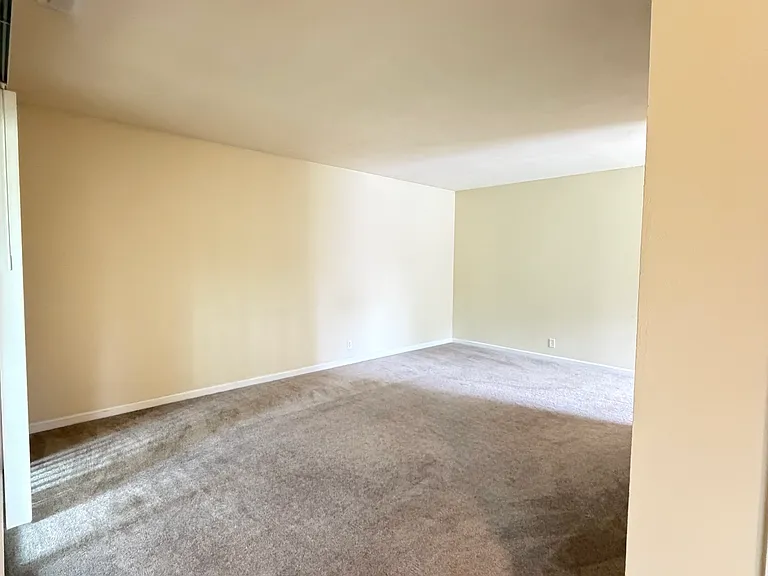 125 Ascot Ct #3 — Photo 8