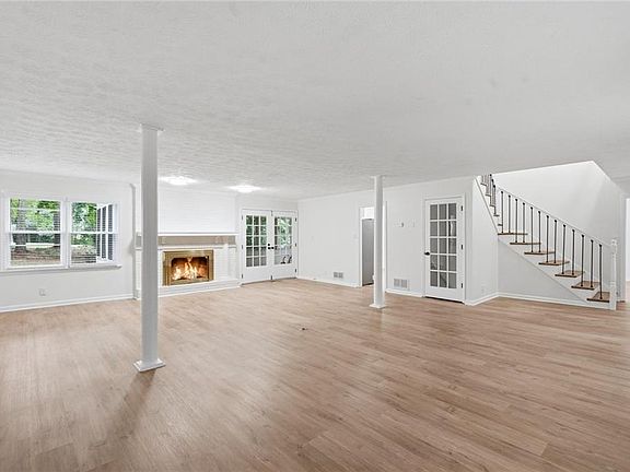 5th image of 2198 Walker Dr
