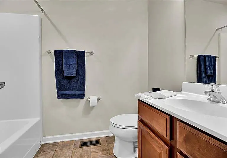 611 Edison Dr — Photo 20
