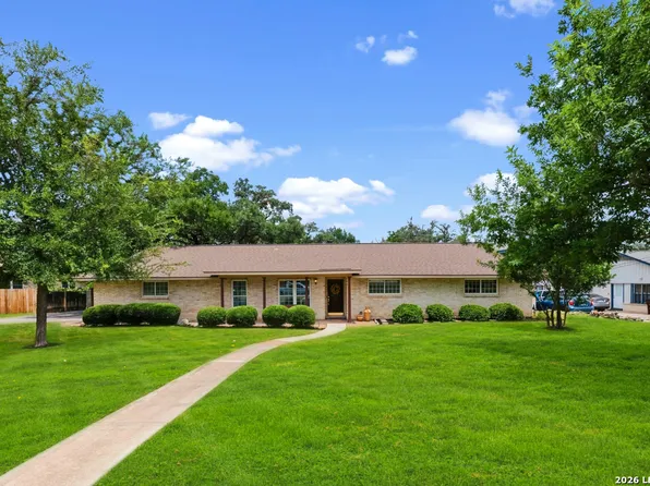 426 Yosemite Dr, Hollywood Park, TX 78232