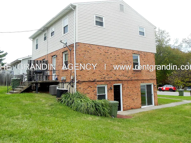 916 Pyrtle Dr #C — Photo 3