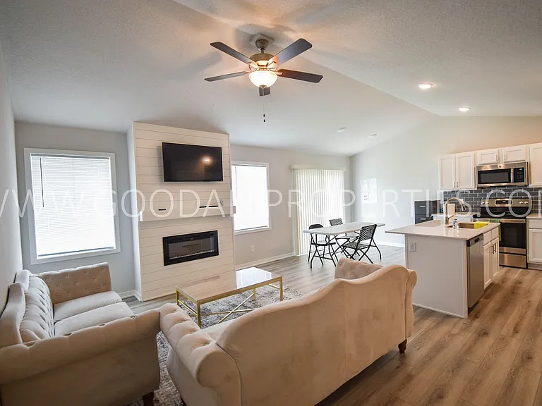 18203 Alpine Dr — Photo 3