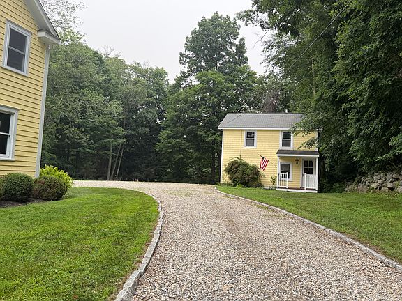 4th image of 161 Barry Ave