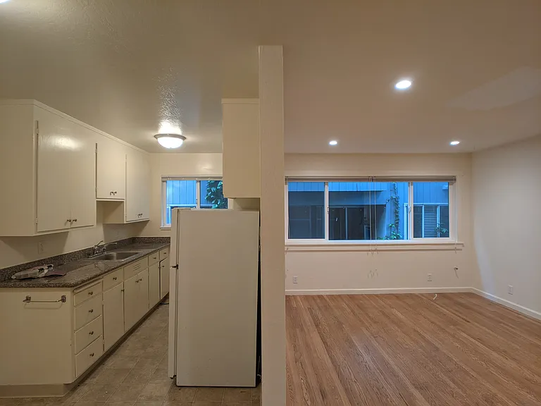 2534 Benvenue Ave — Photo 17