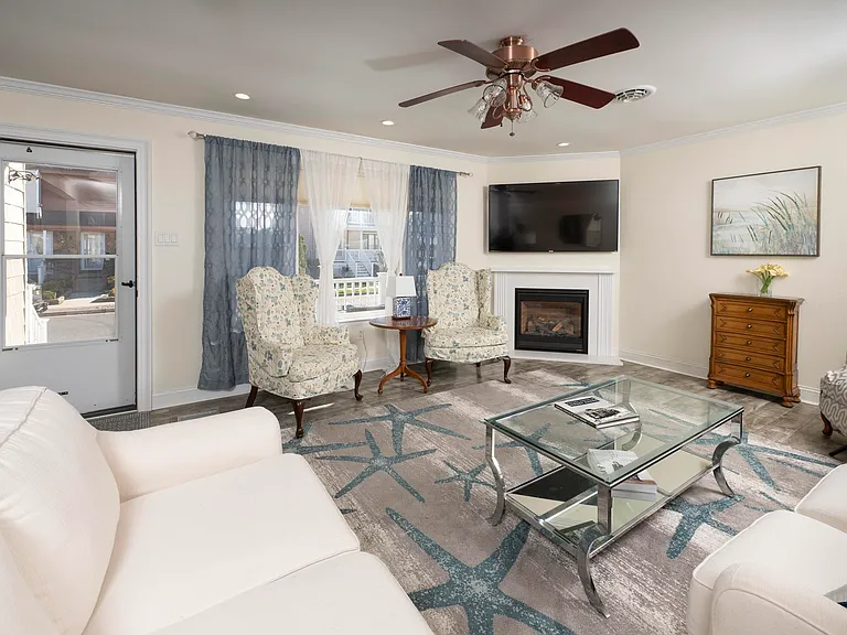 220 N 35th Ave #WINTER RENTAL — Photo 11