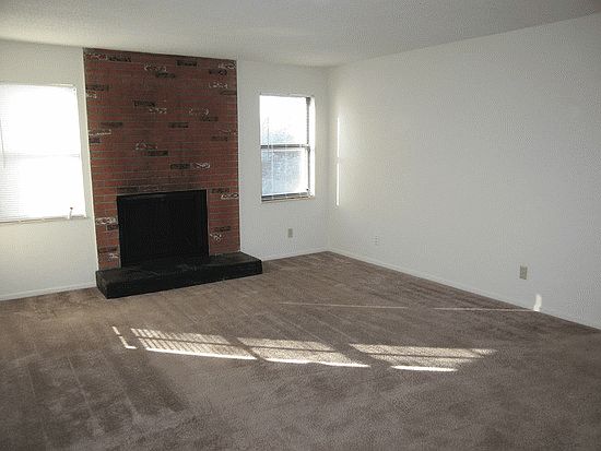 3rd image of 9606 W 86th St APT D