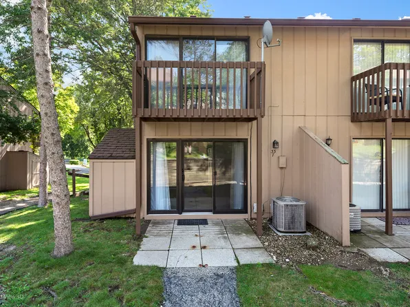 33 Montego Colony APT 7, Fox Lake, IL 60020