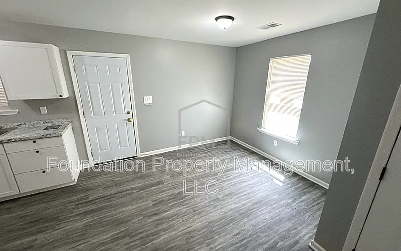 4 bed, 2.0 bath, 1402 sqft, $1,675 — Photo 4