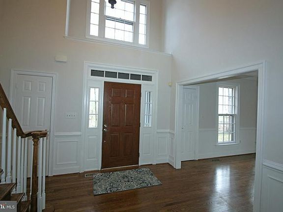 4th image of 6400 Woodland Run Ct