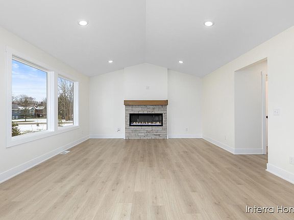 4th image of 7120 Pinehurst Dr NE