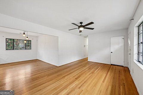 5th image of 2562 Farley St
