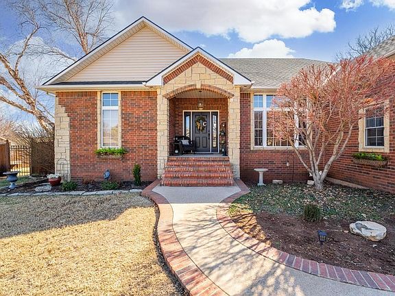 3rd image of 30 Shadybrook Dr