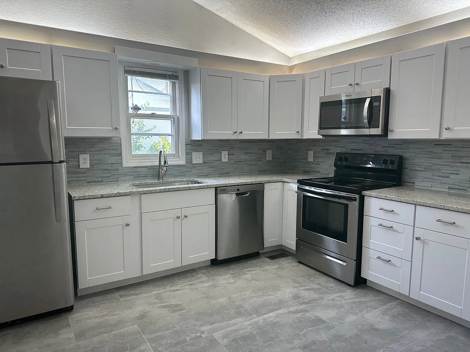 4 bed, 2356 sqft, $1,950 — Photo 2