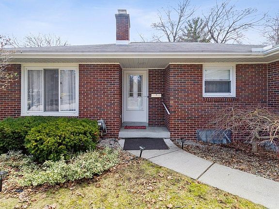 2nd image of 505 W Meadowbrook Dr