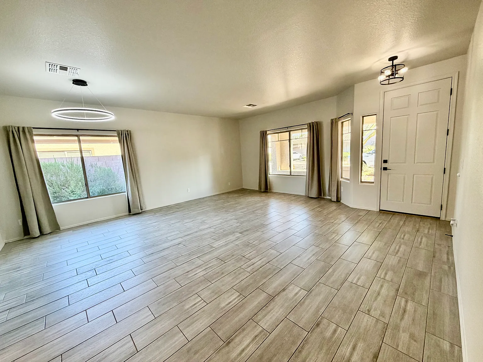 4 bed, 2080 sqft, $3,375 — Photo 3