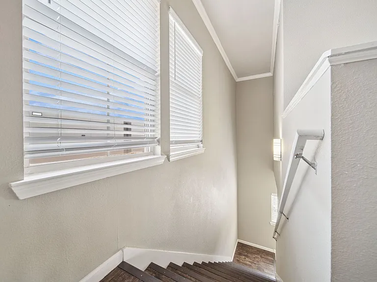 35 West — Photo 10
