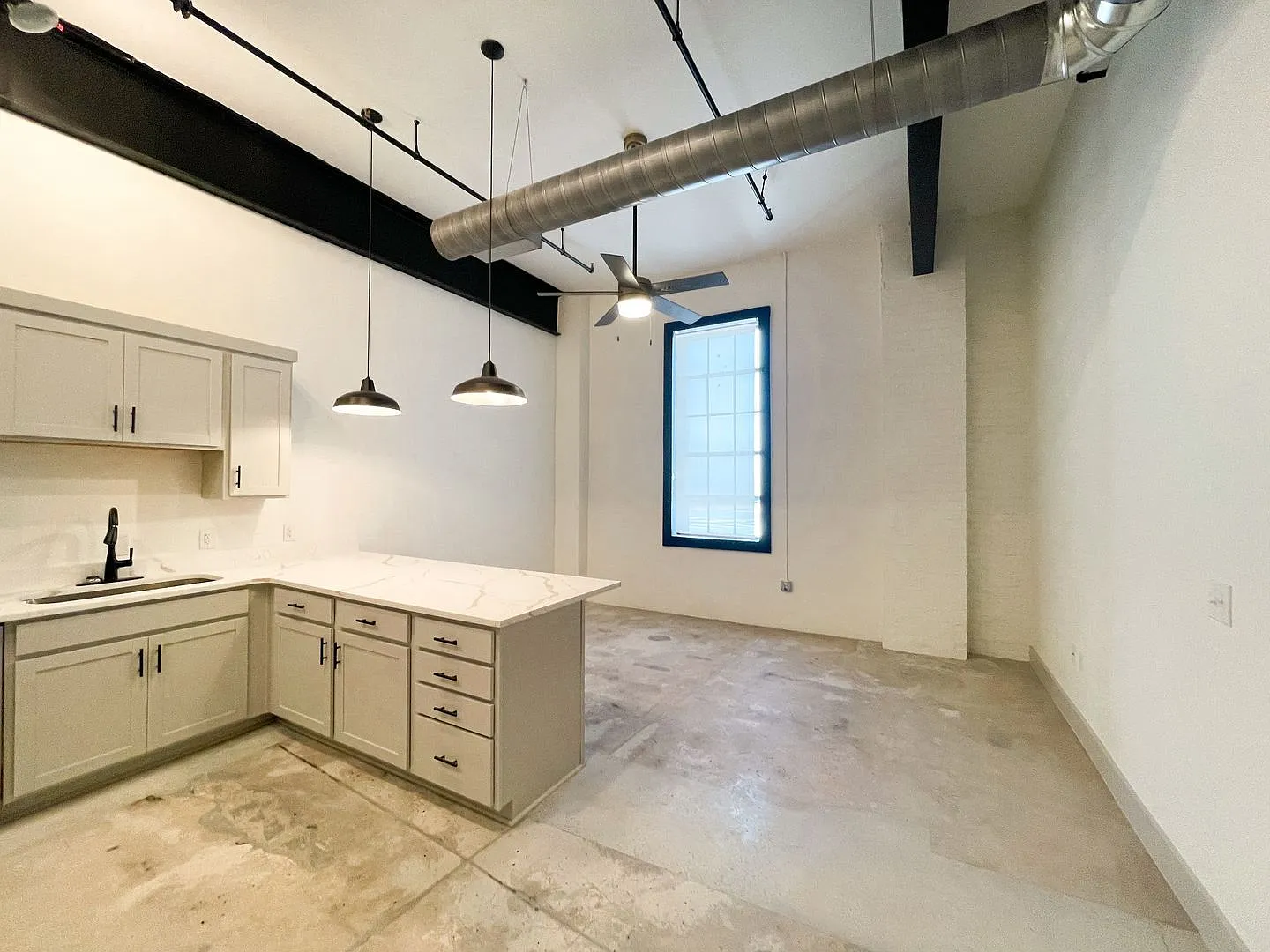 1 bed, 1.0 bath, 667 sqft, $1,325 — Photo 1