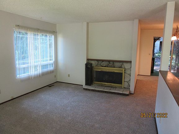 5th image of 8122 Hickory St NE