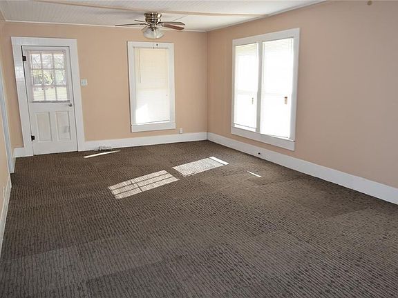 5th image of 518 W Elm St