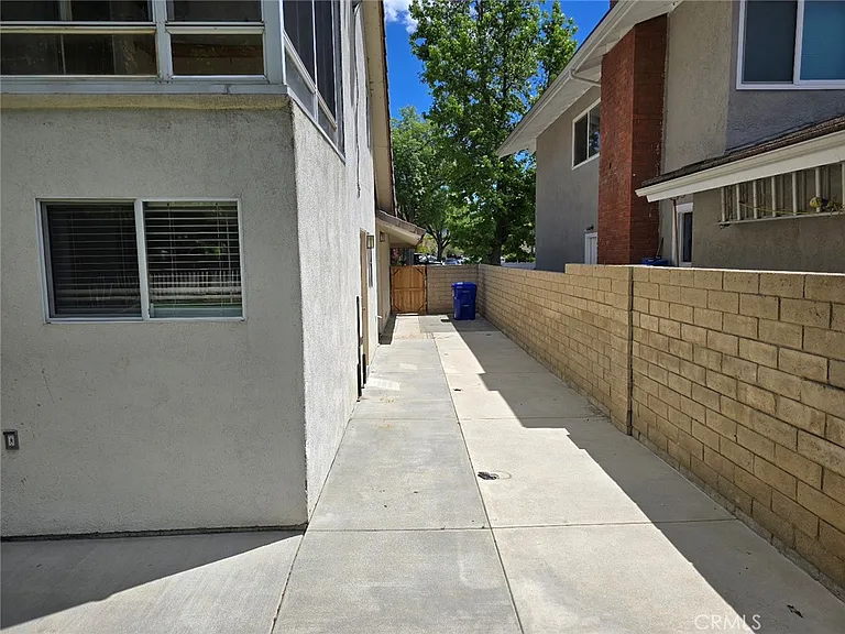 25317 Avenida Ronada — Photo 52