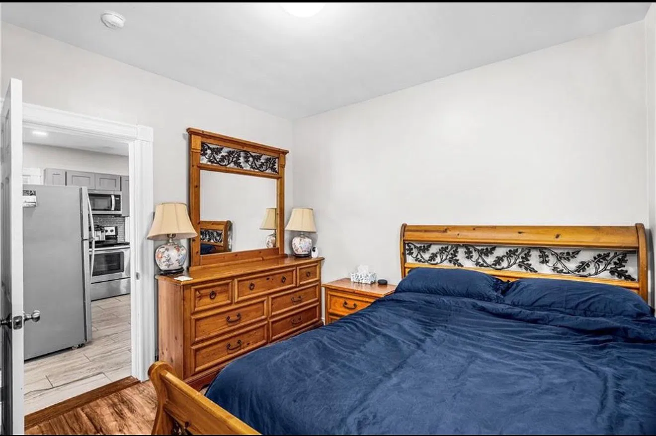 3 bed, $2,100 — Photo 2