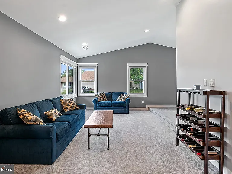 422 Avondale Dr — Photo 4