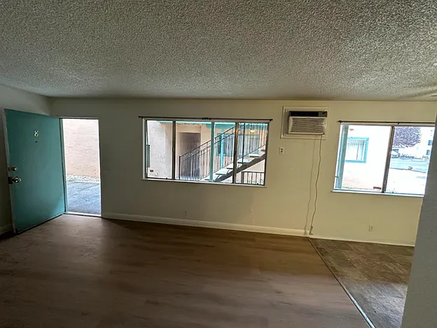 15 Royale Ave — Photo 15