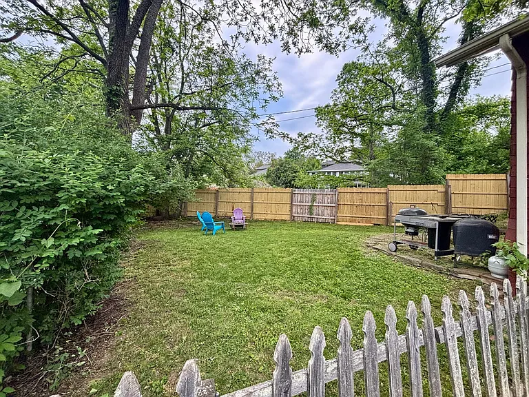175 W Chestnut St — Photo 13