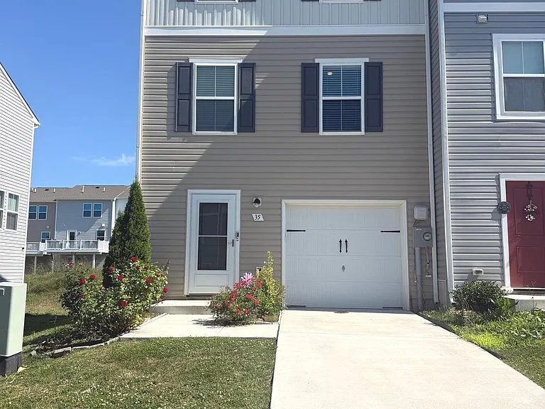 35 Thrower Rd — Photo 1