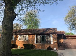 448 Dennis Ave, Bradley, IL 60915