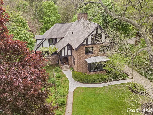 345 Plymouth Rd SE, East Grand Rapids, MI 49506