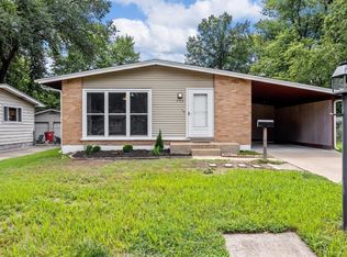 750 Manresa Ln, Florissant, MO 63031
