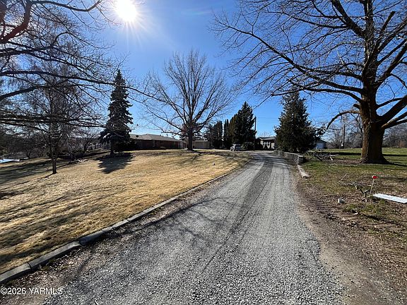 4th image of 332 Parish Rd