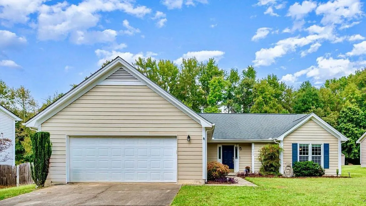 3 bed, 1917 sqft, $2,199 — Photo 1