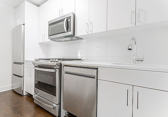 3rd image of 20 Beekman Pl APT 5C