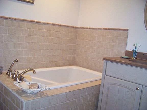 Main Bath Soaking Tub