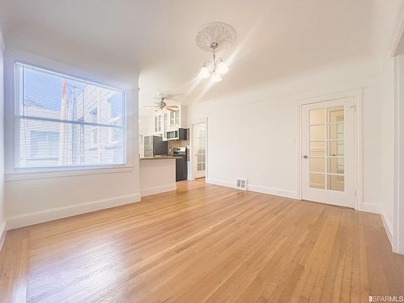 4th image of 2041 Oak St