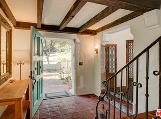 2098 Crescent Dr, Altadena, CA 91001