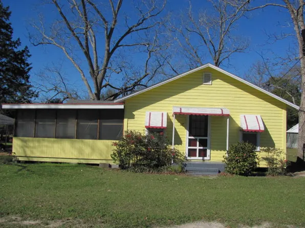 67 W Odum St, Hazlehurst, GA 31539