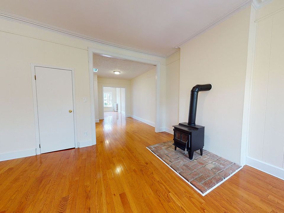 1st image of 406 Sackett St #2