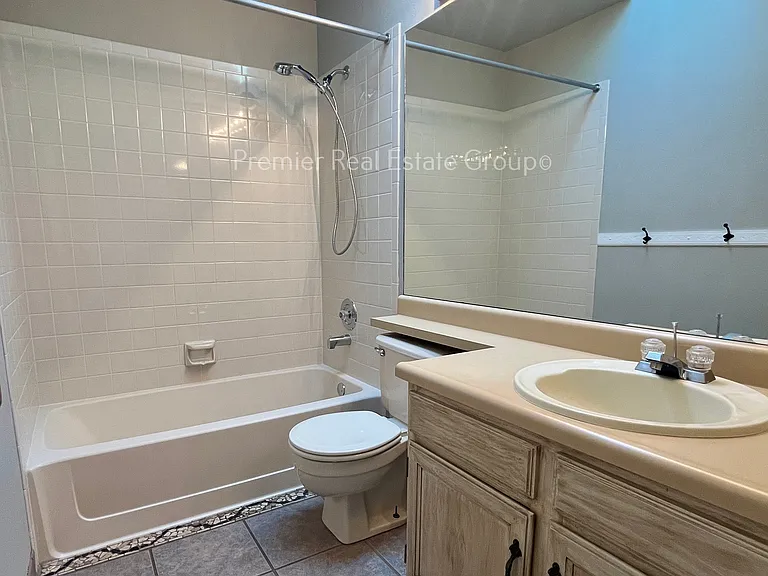 8689 Bellcove Cir — Photo 16