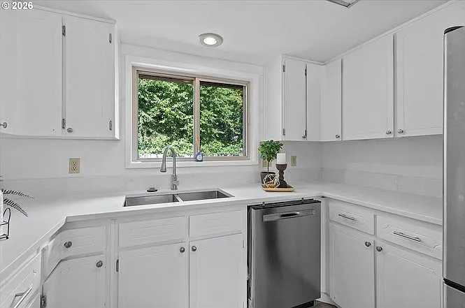 3 bed, 1408 sqft, $2,200 — Photo 4