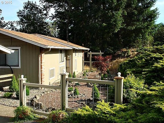 2nd image of 625 SE Summit Dr