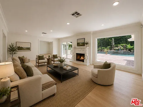 1094 Garden Ln Photo 1