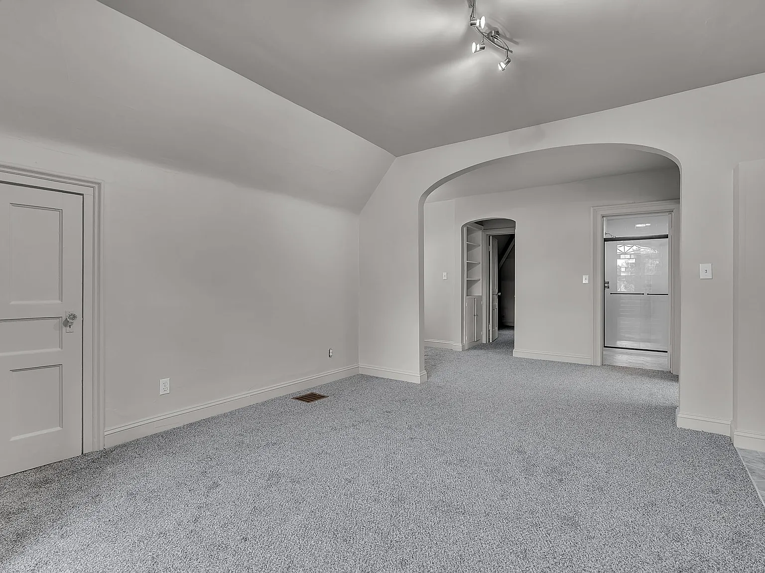 1 bed, $1,300 — Photo 4