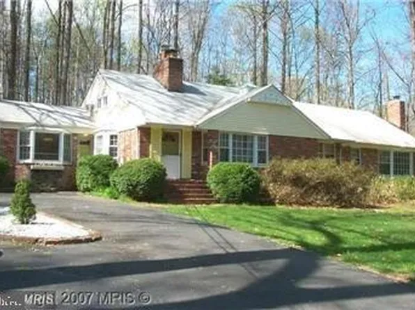 10408 Burke Lake Rd, Fairfax Station, VA 22039