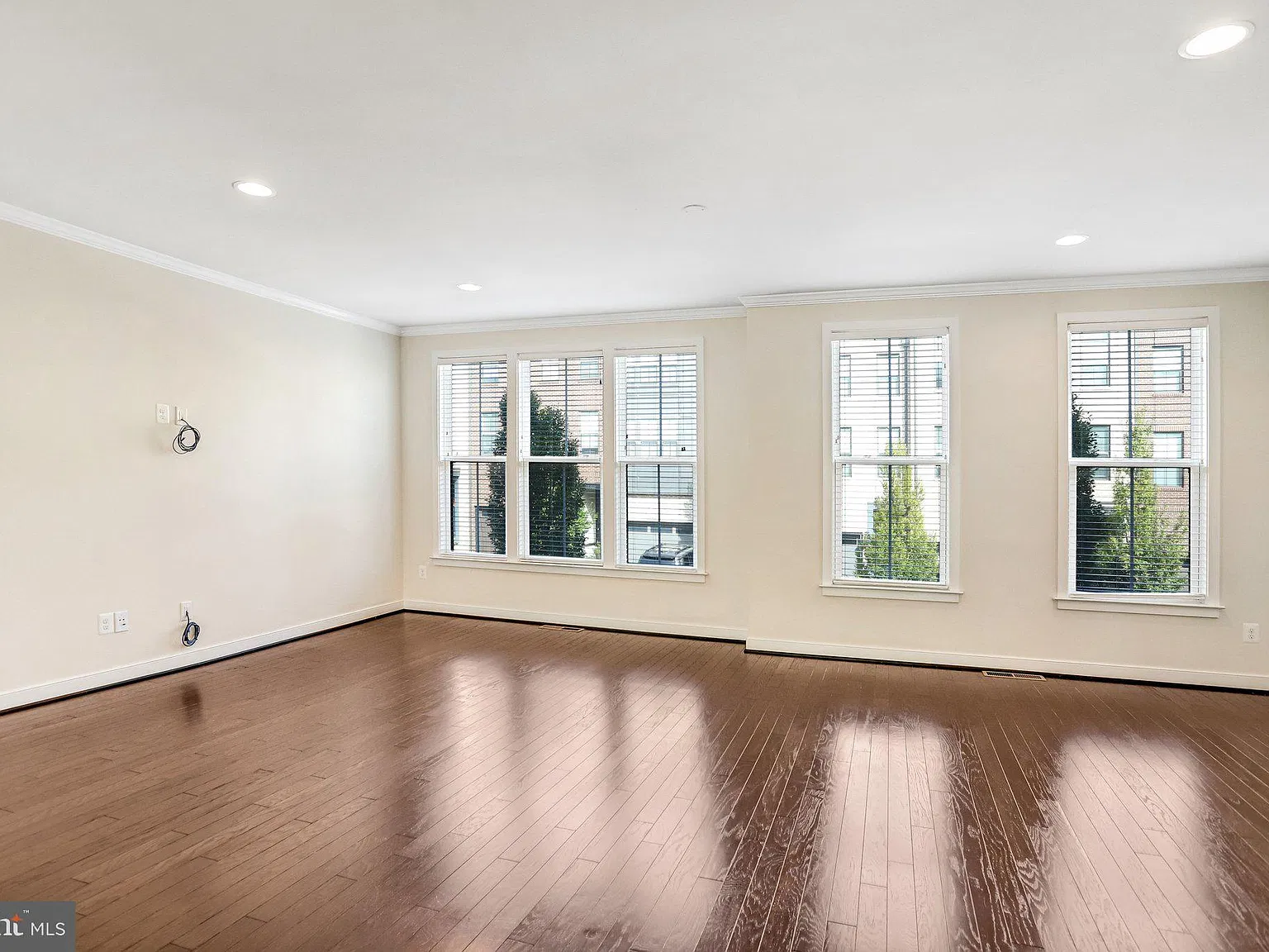 3 bed, 3.5 bath, 3192 sqft, $3,795 — Photo 4